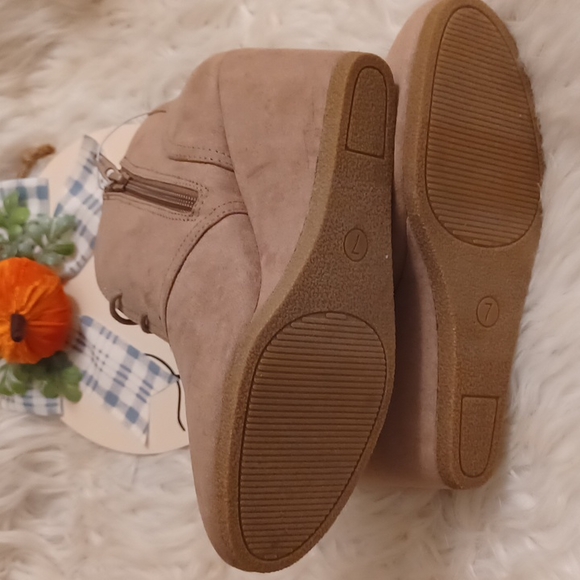 📁💼PRICE DROP TODAY 🌿🌻🌿👢NWT CUTE BOOTIES - Picture 3 of 7